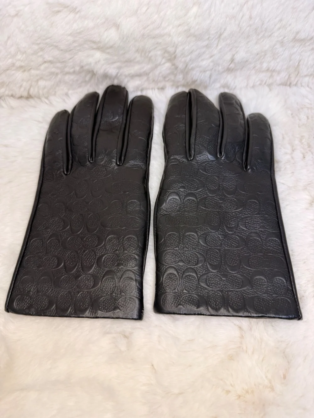 NWOT Coach Signature Sheep Leather 100% Wool Lining Tech Gloves in Black Size 8